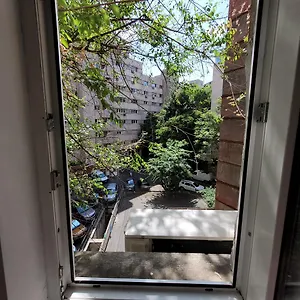 κάντε κράτηση εδώ
